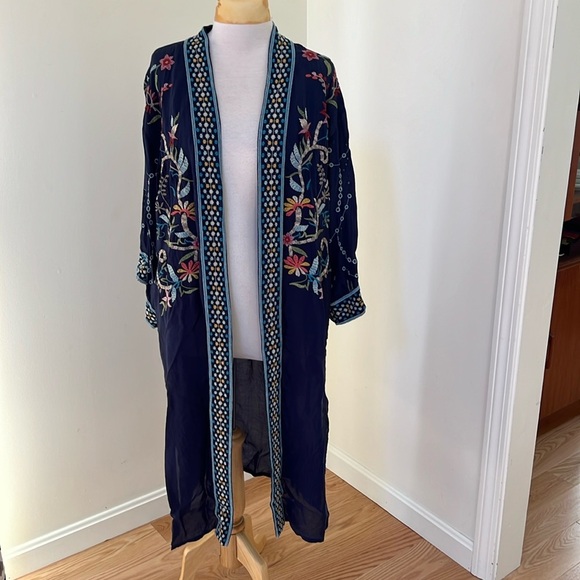 Johnny was XS navy embroideredopen duster /Kimono / cardigan with pockets .